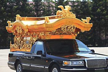 霊柩車の種類。赤い霊柩車って本当にあるの？｜川崎市の葬儀 登戸の杜
